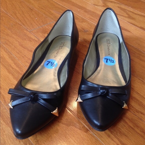 BCBGeneration Black Pointy Studded Flats w Bow - Picture 2 of 4
